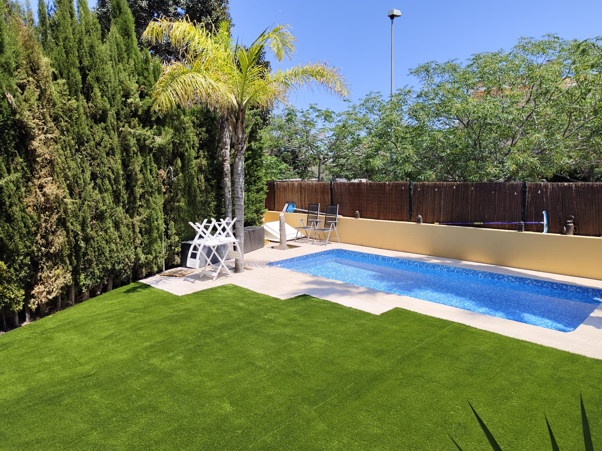 Ventajas del césped artificial para niños