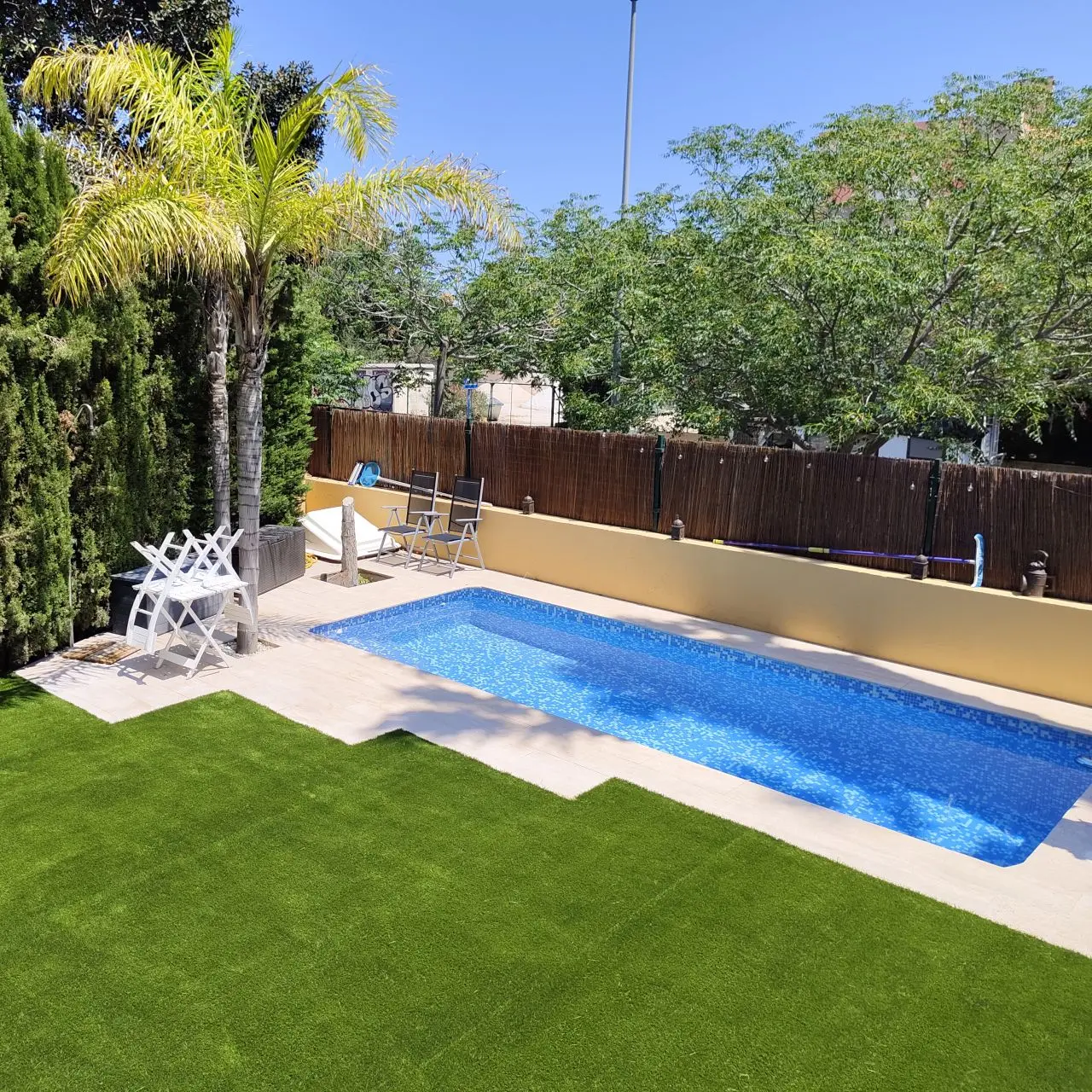 Instalación de cesped artificial en villas de Jávea Alicante
